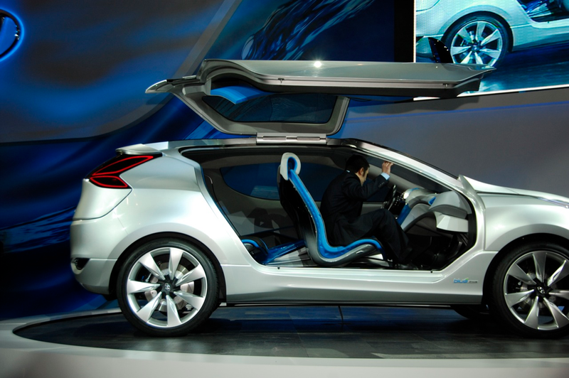 Illustration for article titled Hyundai Nuvis Concept: Hybrid Blue Drive Gives It Wings